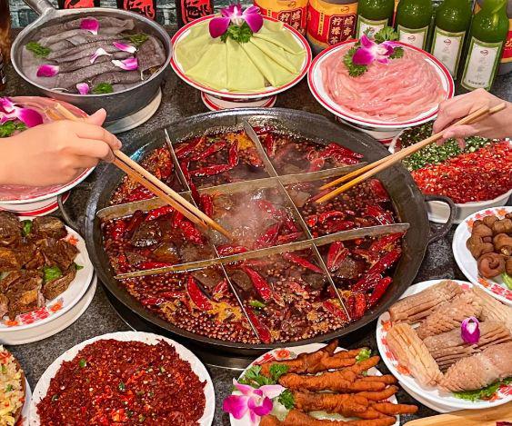 会员旅游：重庆火锅城市记忆的辣味PG电子麻将胡了2试玩旅途贵宾